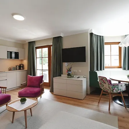 Alpenschloessl Boutique & 노이스티프트임스튀바이탈