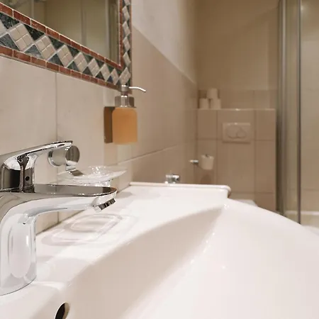 Alpenschloessl Boutique & 노이스티프트임스튀바이탈