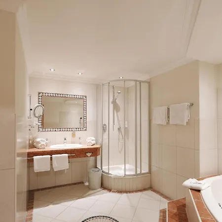 Alpenschloessl Boutique & *