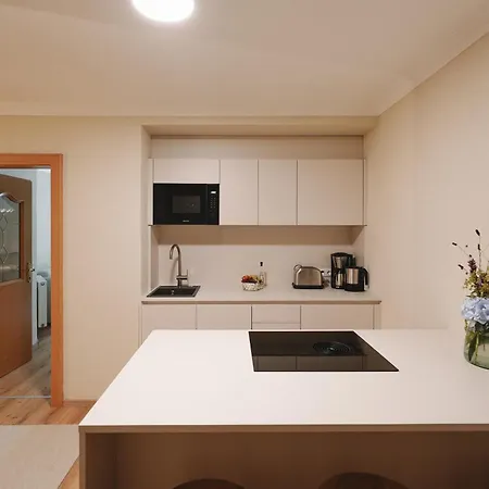 Alpenschloessl Boutique & 노이스티프트임스튀바이탈